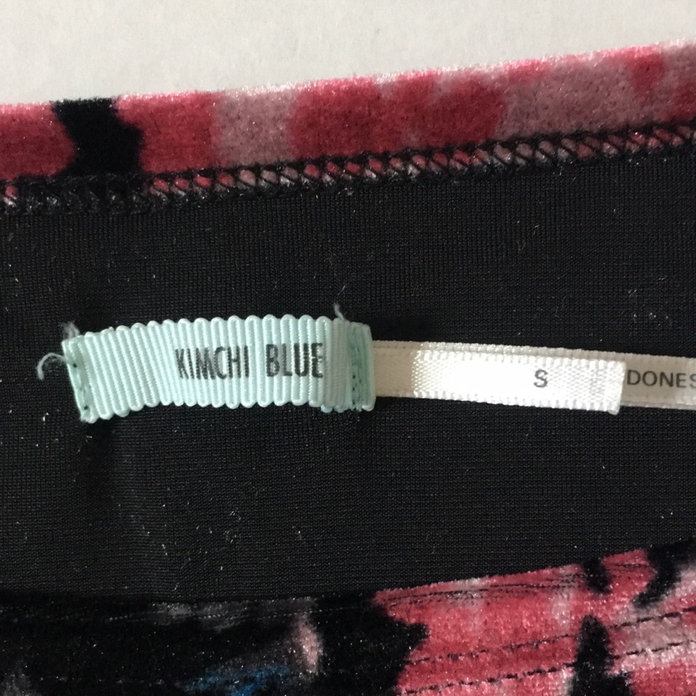 UO Kimchi Blue Velvet Velour Floral Crop Top black - Picture 6 of 10
